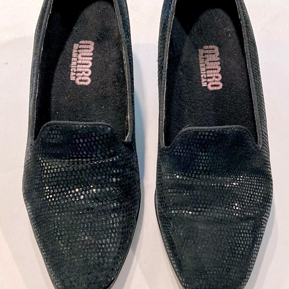 Munro black pumps with stacked heels. Very good condition.